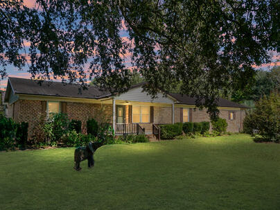 Photo 1 of 25 : 1763 Kingstree Highway