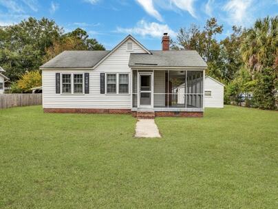 Photo 1 of 25 : 111 Live Oak Drive