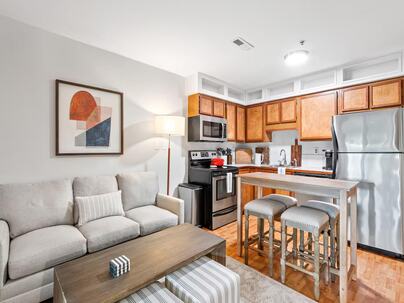 Photo 1 of 22 : 40 Bee Street, #306