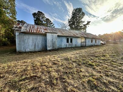 Photo 1 of 12 : 3185 Highway 45