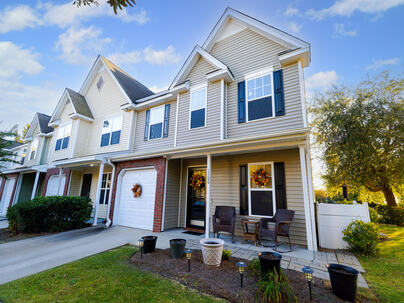 Photo 1 of 25 : 1500 Yellow Hawthorn Circle