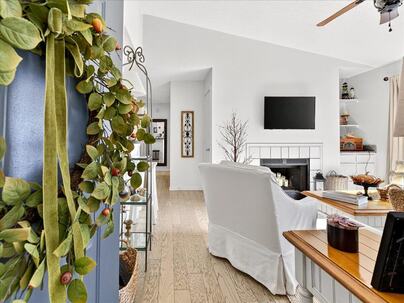 Photo 1 of 17 : 2011 Hwy 17, #1100 I