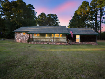 Photo 1 of 25 : 2466 Norway Road