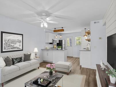 Photo 1 of 25 : 404 Saint Charles Court Court