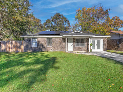 Photo 1 of 25 : 4466 Mixedwood Drive