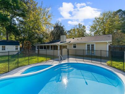 Photo 1 of 25 : 300 Logan Drive