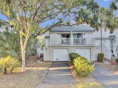 Photo 1 of 25 : 32 Back Court