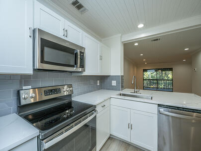 Photo 1 of 25 : 1530 Fort Johnson Road, #1g