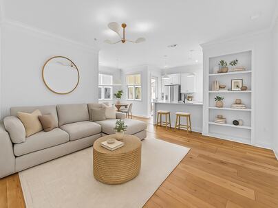 Photo 1 of 25 : 200 River Landing Drive, #210d