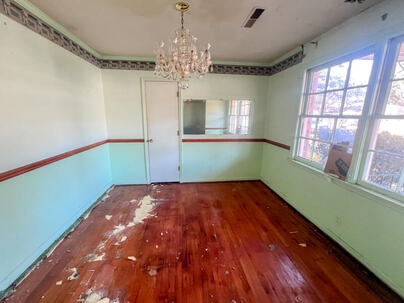 Photo 1 of 9 : 2156 Wood Avenue