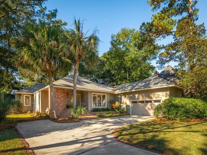 Photo 1 of 25 : 1453 Pine Island View