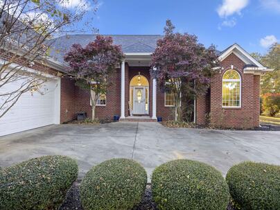 Photo 1 of 25 : 102 Cooper Drive