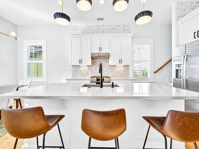 Photo 1 of 25 : 52 Aiken Street, #B