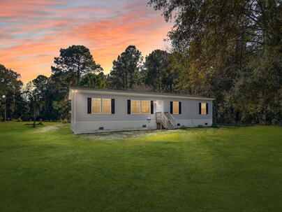 Photo 1 of 25 : 7687 Highway 162