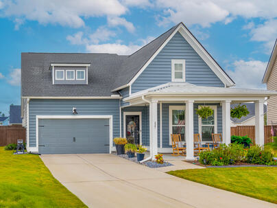 Photo 1 of 25 : 627 Macintyre Circle