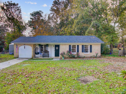 Photo 1 of 25 : 113 Sprucewood Drive