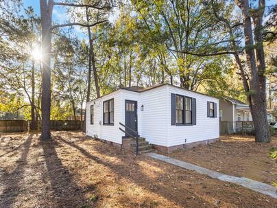 Photo 1 of 25 : 2671 Houston Street