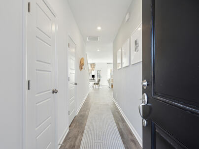 Photo 1 of 20 : 706 Ridgley Drive