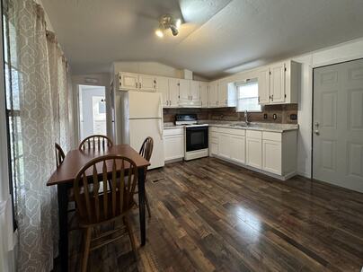 Photo 1 of 9 : 222 Planters Lane