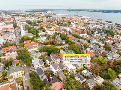 Photo 1 of 25 : 61 1/2 Tradd Street