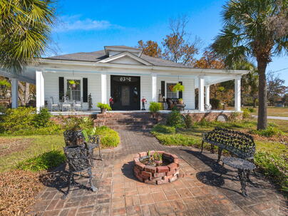 Photo 1 of 25 : 6717 Charleston Highway