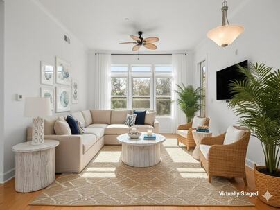 Photo 1 of 25 : 135 Pier View Street, #106