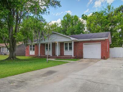 Photo 1 of 16 : 201 Judith Drive