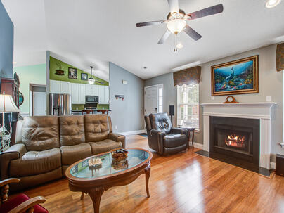 Photo 1 of 25 : 102 Wyndham Drive