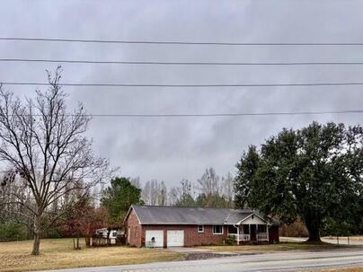 Photo 1 of 17 : 4598 Cottageville Highway