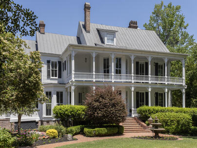 Photo 1 of 25 : 208 Sumter Avenue