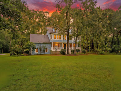 Photo 1 of 25 : 820 Pineneedle Way