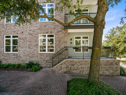 Photo 1 of 13 : 135 Pier View Street, #101