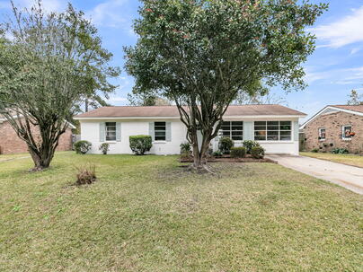 Photo 1 of 25 : 211 Gardenia Street