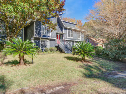 Photo 1 of 25 : 8 Brockman Drive