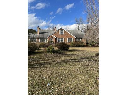 Photo 1 of 23 : 2565 Saint Matthews Road