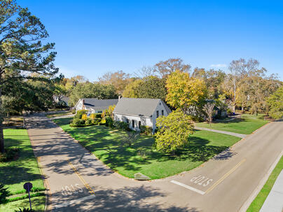 Photo 1 of 25 : 957 Regatta Road