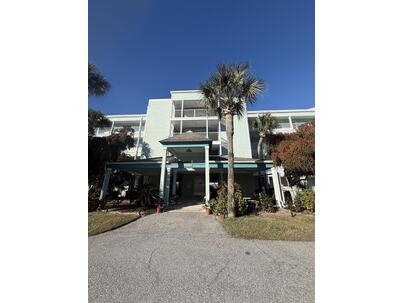 Photo 1 of 20 : 133 Marsh View Villas