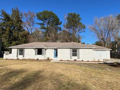 Photo 1 of 19 : 230 Smythe Drive