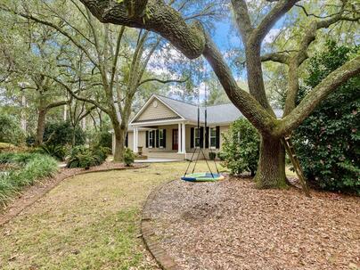 Photo 1 of 25 : 100 Fairway Drive