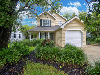 Photo 1 of 25 : 670 Poaug Lane