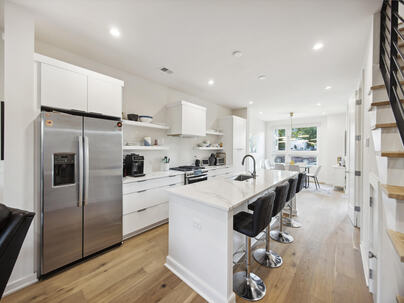 Photo 1 of 25 : 14 F Street, #B