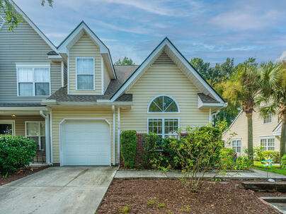 Photo 1 of 25 : 110 Greyson Circle