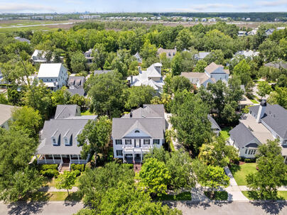 Photo 1 of 25 : 131 Balfour Drive