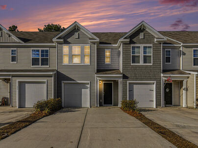 Photo 1 of 25 : 699 Hilchot Drive