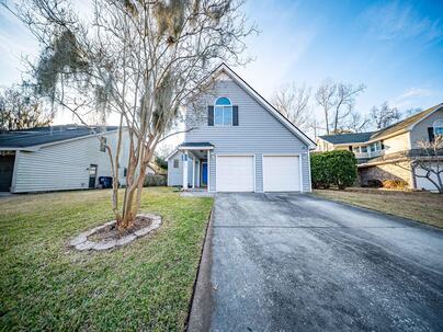 Photo 1 of 25 : 111 River Oak Lane