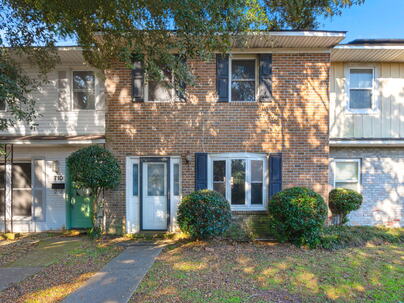 Photo 1 of 23 : 712 Harbor Lane