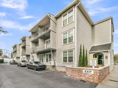 Photo 1 of 25 : 259 Bay Street, #1a