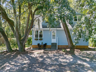 Photo 1 of 25 : 7299 Commodore Road