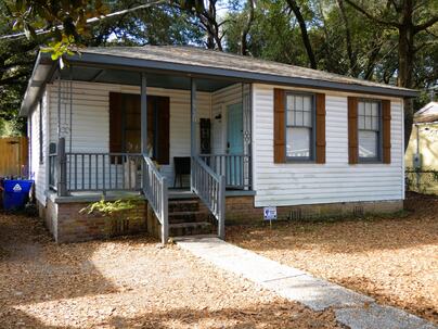 Photo 1 of 4 : 2720 Surrey Drive