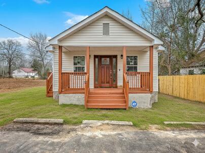 Photo 1 of 25 : 825 1st Street